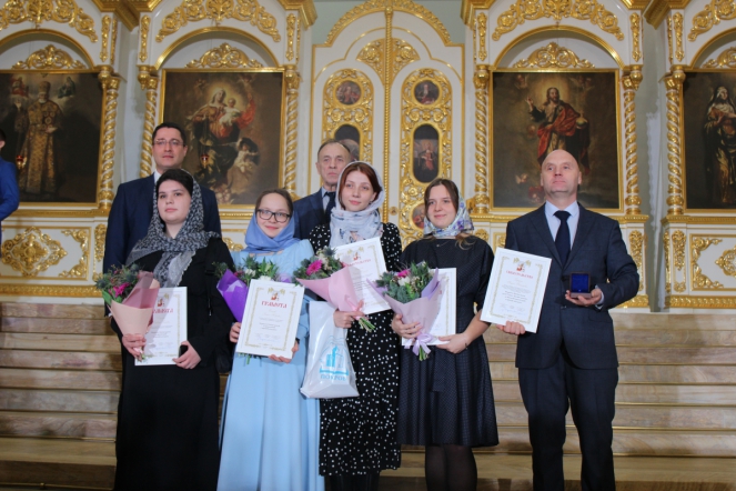 В Смольном соборе прошла литургия в честь Дня российского студенчества 5