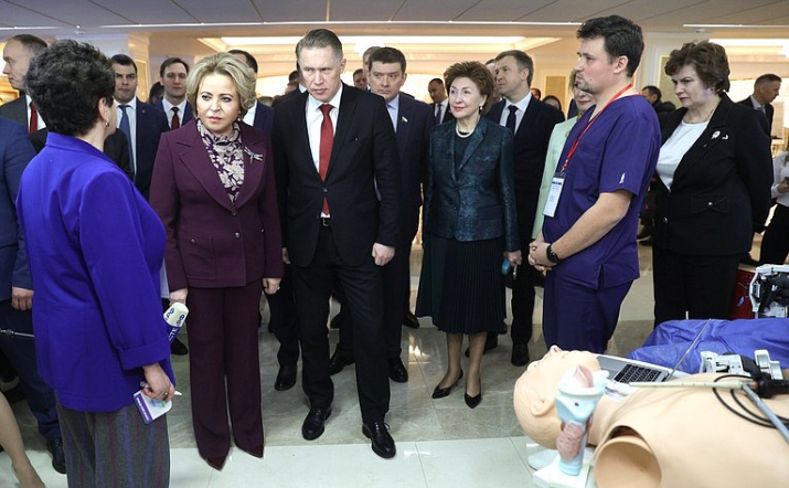 Правительственный час в Совете Федерации посвятили совершенствованию оказания помощи матерям и детям