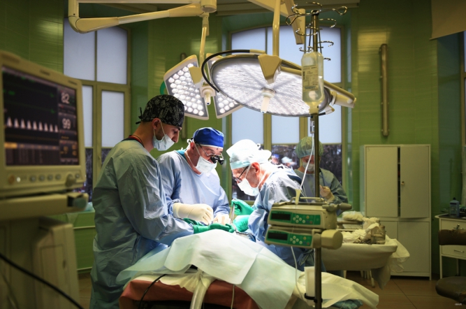 Врачи Педиатрического университета восстанавливают пищевод девочке из Брянска, пережившей отравление «Кротом»