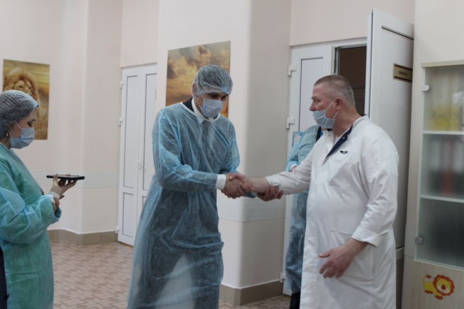 Волонтёры навестили пациентов онкогематологического отделения Педиатрического университета 5