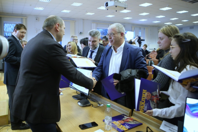 Круглый стол на тему «Книги и здоровье. Постижение смыслов и себя через чтение» прошел в Педиатрическом университете 12