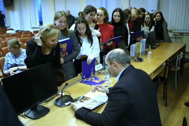 Круглый стол на тему «Книги и здоровье. Постижение смыслов и себя через чтение» прошел в Педиатрическом университете 14