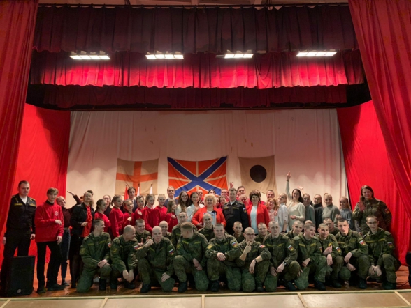 Команда творческого клуба «Гиппократ» поздравила с Днем защитника Отечества военнослужащих, проходящих срочную службу в воинской части 1