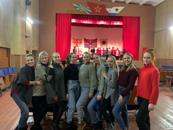 Команда творческого клуба «Гиппократ» поздравила с Днем защитника Отечества военнослужащих, проходящих срочную службу в воинской части 2