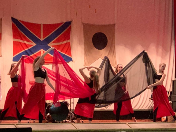 Команда творческого клуба «Гиппократ» поздравила с Днем защитника Отечества военнослужащих, проходящих срочную службу в воинской части 7