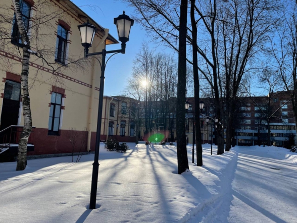 Девочка из Магадана, спасённая в Педиатрическом университете, растёт и развивается