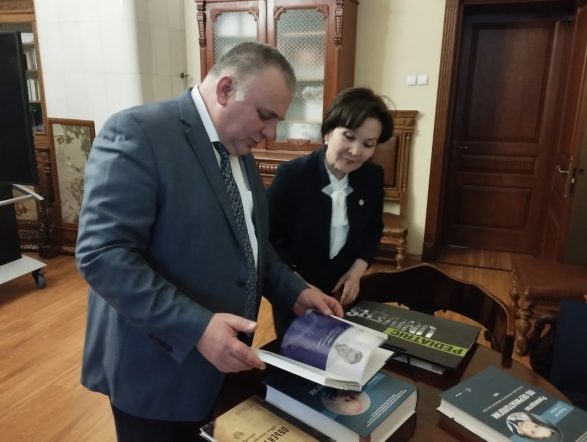 Узбекистан – партнер Педиатрического университета 4