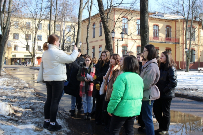 Школьники из Губкинского посетили Педиатрический университет 8
