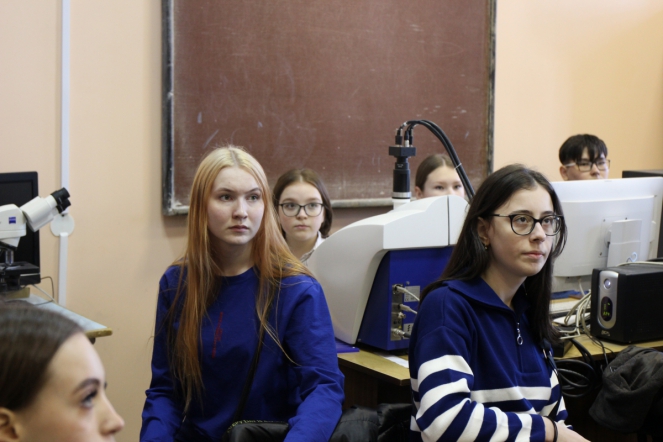 Школьники из Губкинского посетили Педиатрический университет 11