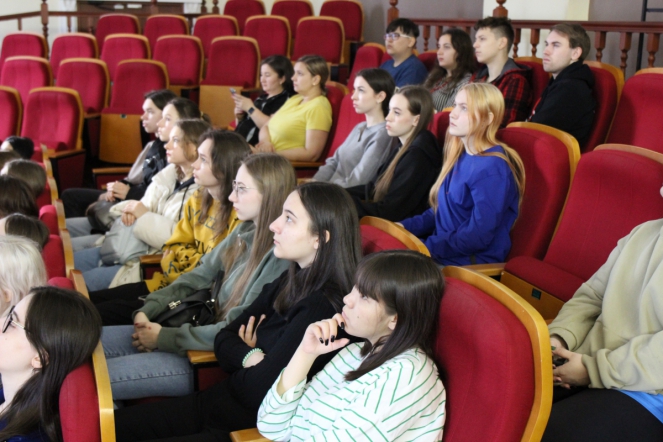 Школьники из Губкинского посетили Педиатрический университет 24