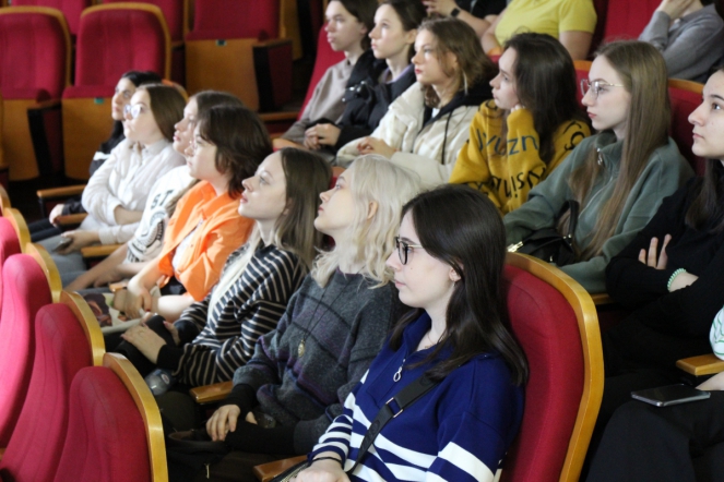 Школьники из Губкинского посетили Педиатрический университет 25
