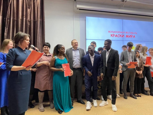 В Педиатрическом университете прошел ежегодный фольклорный фестиваль «Краски мира»