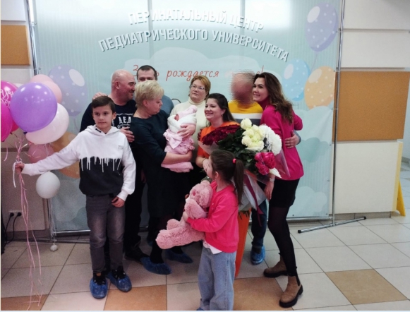 В День  войск национальной гвардии   росгвардеец из Ленобласти прибыл из СВО, чтобы встретить супругу с новорожденной дочкой