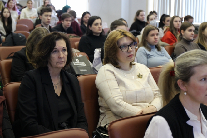 Нужны все специальности: студенты старших курсов Педиатрического университета встретились с главными врачами больниц Псковской области и представителями регионального Комитета по здравоохранению 5