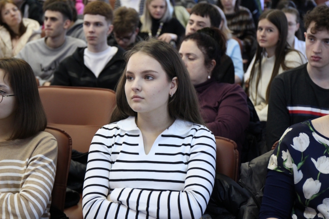 Более 400 школьников посетили день открытых дверей в Педиатрическом университете 5