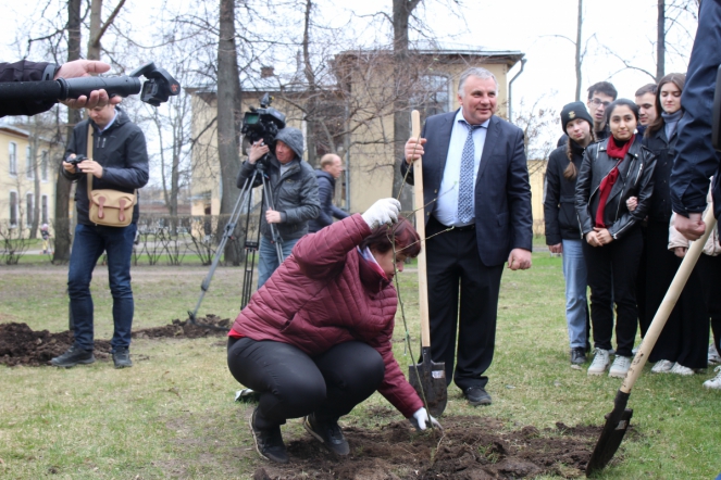 В преддверии Дня Земли в Педиатрическом университете открыли Вавиловский сквер 6