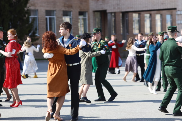 Cтуденты Педиатрического университета приняли участие в "Бале Победы"