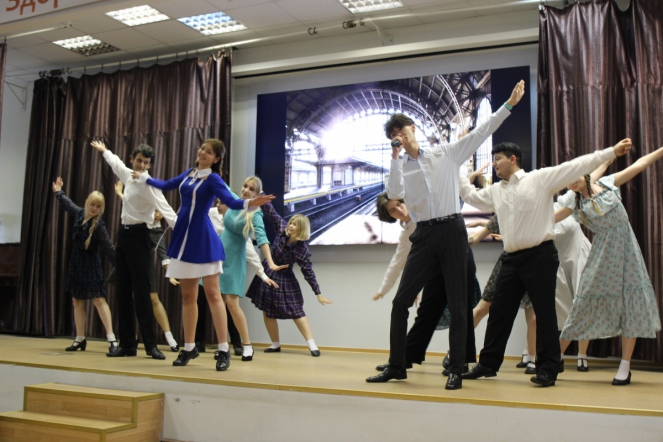 Студенты Педиатрического университета исполнили песни о мире, весне и любви к жизни 12