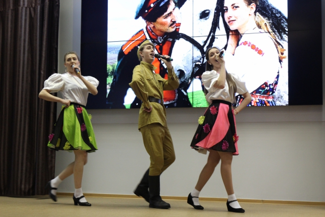 Студенты Педиатрического университета исполнили песни о мире, весне и любви к жизни 23