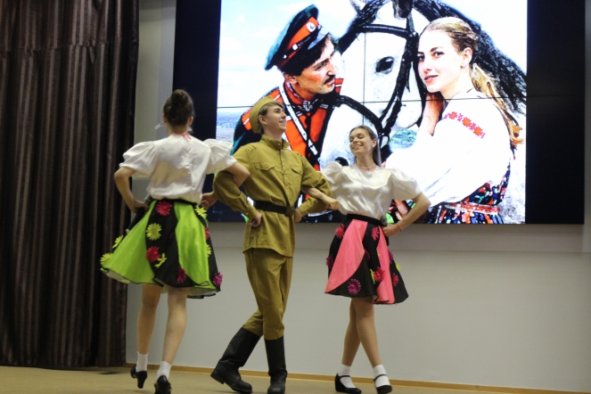 Студенты Педиатрического университета исполнили песни о мире, весне и любви к жизни 24