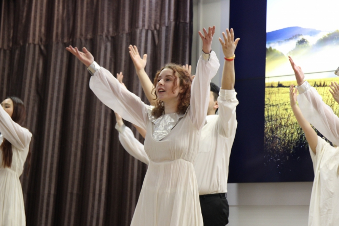 Студенты Педиатрического университета исполнили песни о мире, весне и любви к жизни 31