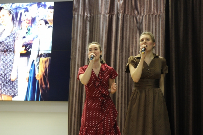 Студенты Педиатрического университета исполнили песни о мире, весне и любви к жизни 37