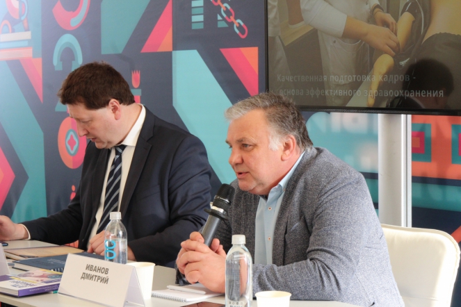 Издания Педиатрического университета представили на Петербургском книжном салоне 2