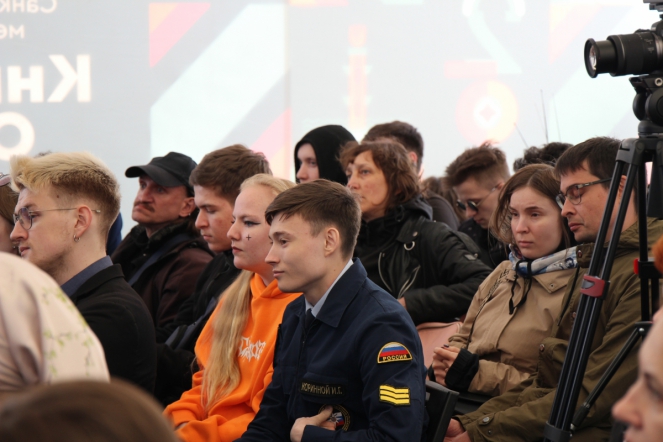 Издания Педиатрического университета представили на Петербургском книжном салоне 10