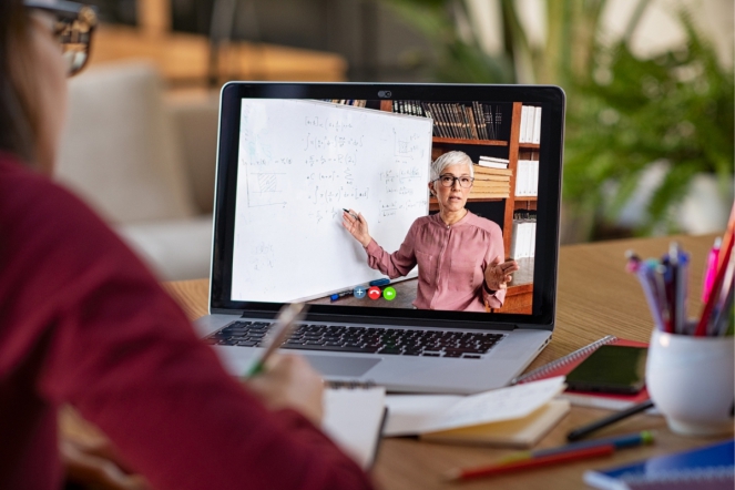 Онлайн-лекции нагружают связки преподавателей больше, чем живое общение в аудитории