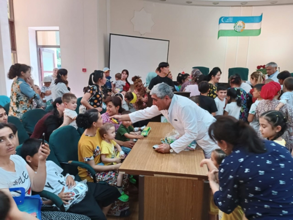 Дмитрий Иванов поздравил пациентов клиники Ташкентского педиатрического медицинского института с Днём защиты детей 4