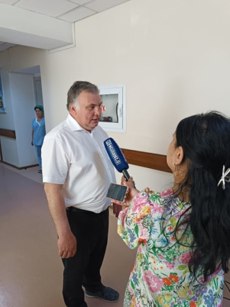 Дмитрий Иванов поздравил пациентов клиники Ташкентского педиатрического медицинского института с Днём защиты детей 28