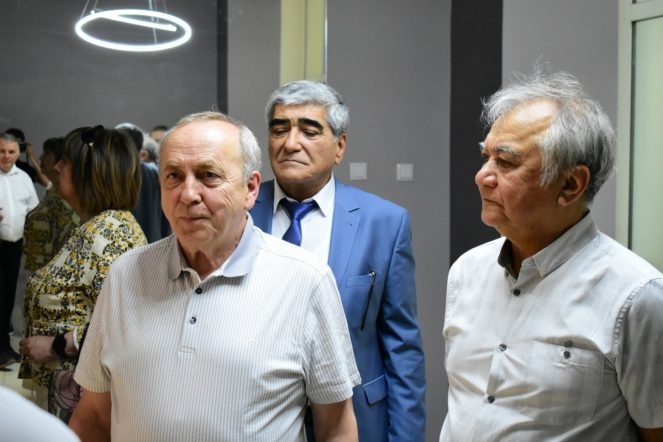 Дмитрий Иванов поздравил пациентов клиники Ташкентского педиатрического медицинского института с Днём защиты детей 34