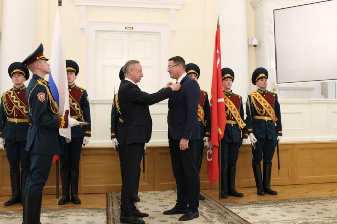 Губернатор отметил труд врачей Педиатрического университета 2