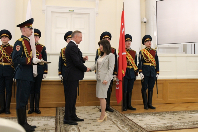 Губернатор отметил труд врачей Педиатрического университета 8