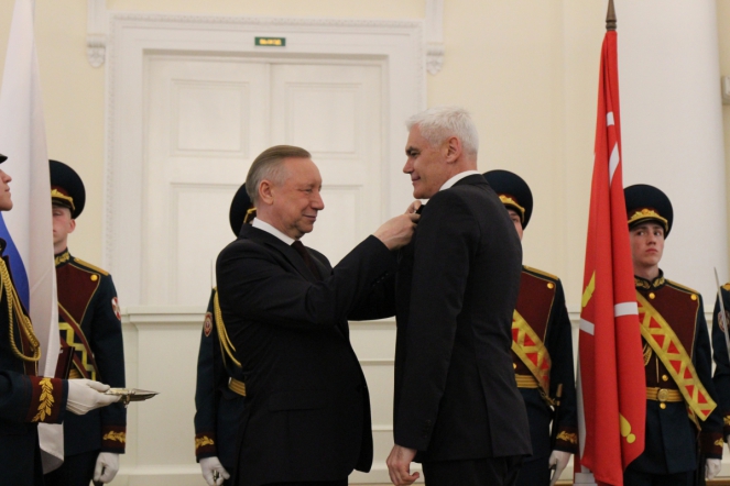 Губернатор отметил труд врачей Педиатрического университета 17