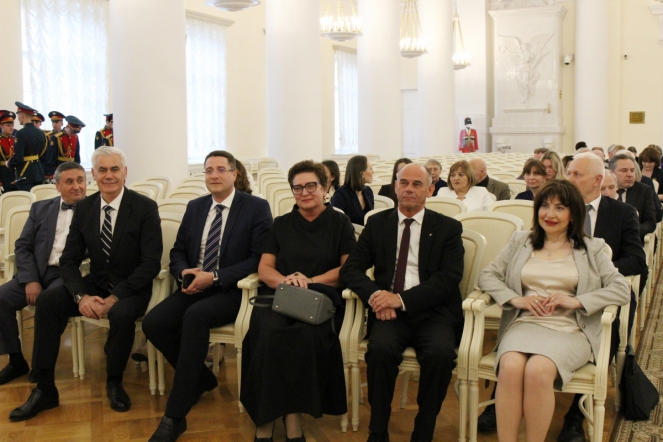 Губернатор отметил труд врачей Педиатрического университета 35