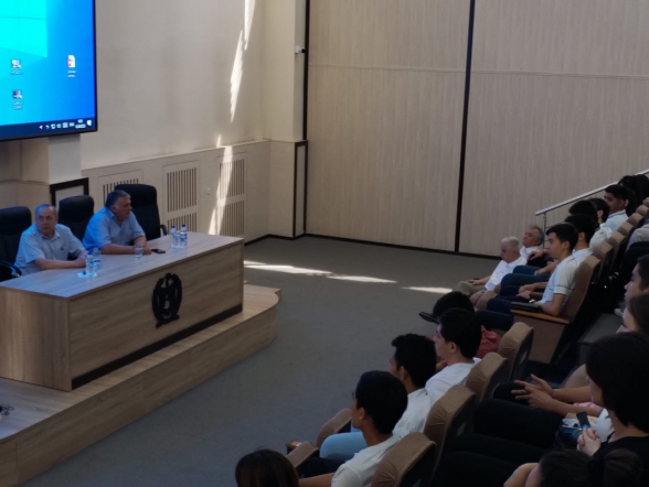 Дмитрий Иванов встретился со студентами Ташкентского педиатрического медицинского института 3