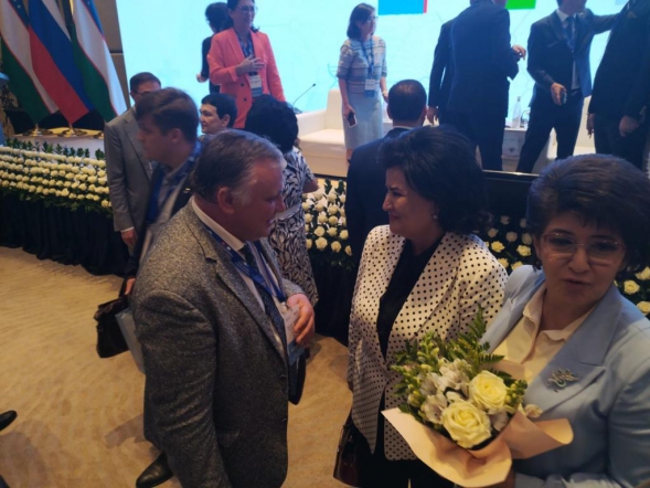 Дмитрий Иванов в рамках Узбекско-российского медицинского форума 3 июня в Самарканде награждён знаком «Отличник здравоохранения Узбекистана» 9