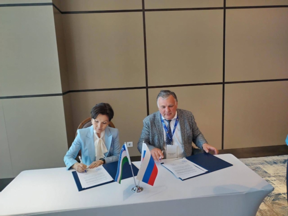 Дмитрий Иванов в рамках Узбекско-российского медицинского форума 3 июня в Самарканде награждён знаком «Отличник здравоохранения Узбекистана» 14