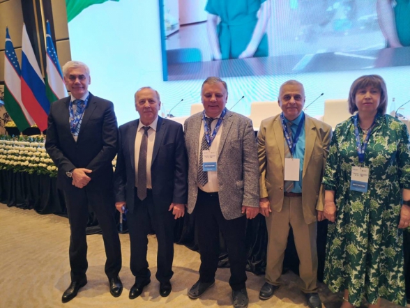 Дмитрий Иванов в рамках Узбекско-российского медицинского форума 3 июня в Самарканде награждён знаком «Отличник здравоохранения Узбекистана» 16