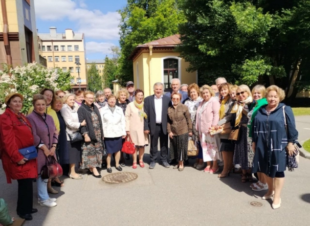 Полвека в педиатрии: в Санкт-Петербургском медицинском педиатрическом университете собрались те, кто закончили вуз 45 и 50 лет назад