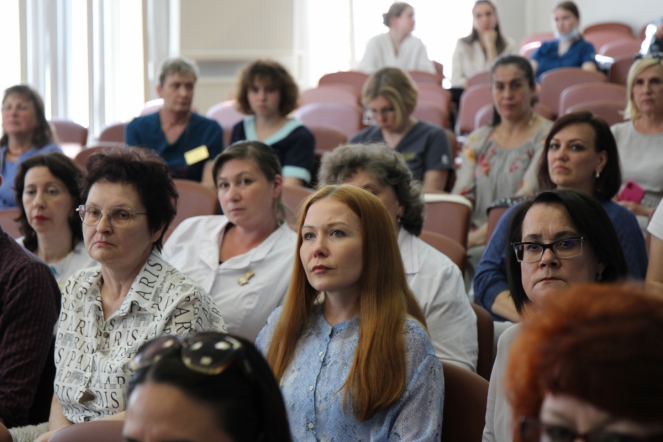 Дмитрий Иванов отметил благодарностями сотрудников Педиатрического университета 3