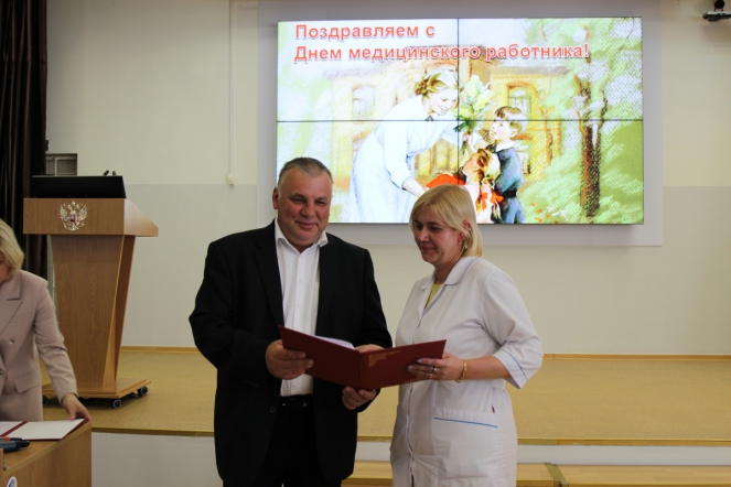 Дмитрий Иванов отметил благодарностями сотрудников Педиатрического университета 14
