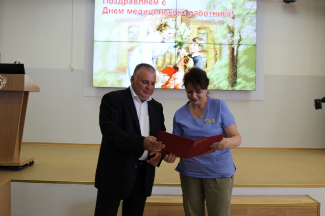 Дмитрий Иванов отметил благодарностями сотрудников Педиатрического университета 15
