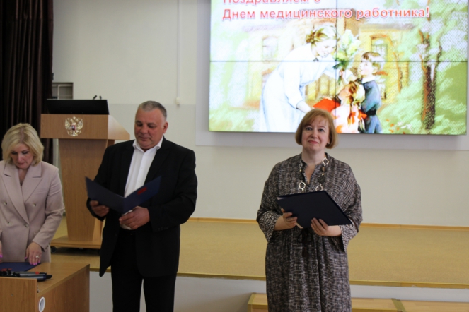 Дмитрий Иванов отметил благодарностями сотрудников Педиатрического университета 18