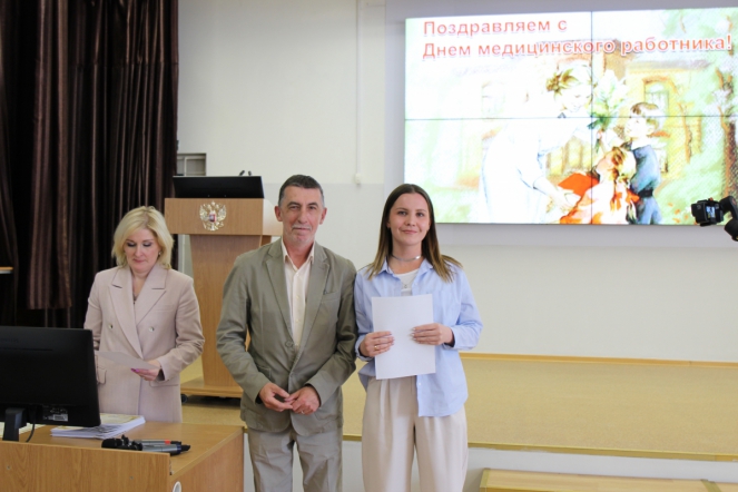 Дмитрий Иванов отметил благодарностями сотрудников Педиатрического университета 24