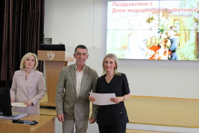 Дмитрий Иванов отметил благодарностями сотрудников Педиатрического университета 28