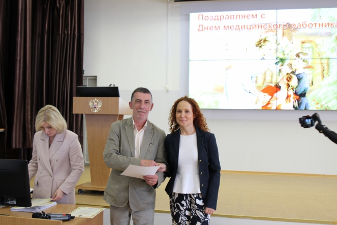 Дмитрий Иванов отметил благодарностями сотрудников Педиатрического университета 30