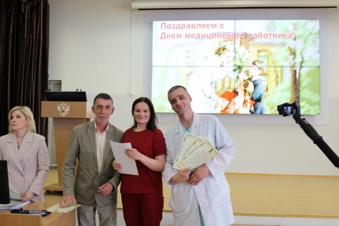 Дмитрий Иванов отметил благодарностями сотрудников Педиатрического университета 32