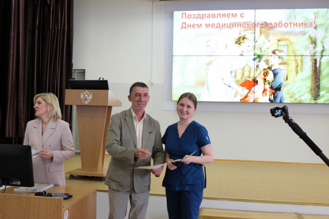 Дмитрий Иванов отметил благодарностями сотрудников Педиатрического университета 36